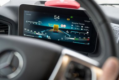 Mehr Sicherheit durch teilautomatisiertes Fahren: Spedition Wagenstetter aus Forsting in Oberbayern testete den Active Drive Assist im neuen Actros