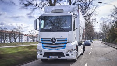 Rein batterieelektrisch angetriebener Lkw für den schweren Verteilerverkehr: Mercedes-Benz eActros startet im Murgtal: emissionsfreier und leiser Transport