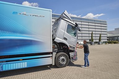 Mercedes-Benz Trucks Driving Experience