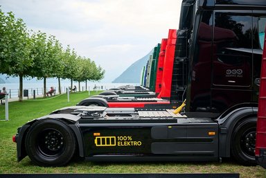 Ceremonial handover of the first twenty eActros 600 trucks to Swiss customers