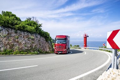 Predictive Powertrain Control (PPC) - 10 questions and answers about the predictive cruise control from Mercedes-Benz Trucks