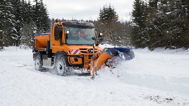 Precision in the Snow: Unimog at the Snowplow World Championship in Chambéry