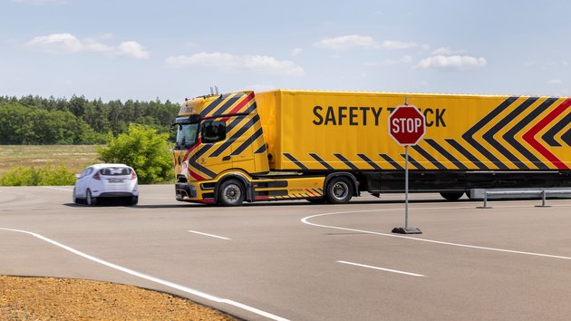 Daimler Truck showcases new and enhanced safety assistance systems for trucks and touring coaches