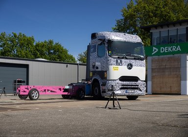 Sicherer unterwegs mit Hochvolt: Hohe passive Sicherheit des Mercedes-Benz eActros 600 in Crash-Tests bestätigt