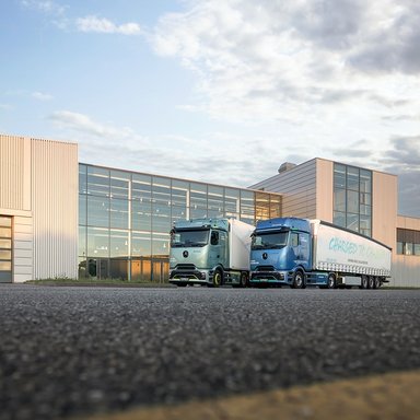 The new Mercedes-Benz Actros L with ProCabin and the battery-electric eActros 600 long-haul truck