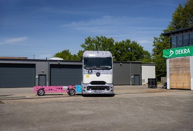 Safer on the road with high voltage: High passive safety of the Mercedes-Benz eActros 600 confirmed in crash tests