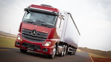 Auf globaler Plattform und für Brasilien maßgeschneidert: Premiere des neuen Schwer-Lkw Mercedes-Benz Actros auf der Fenatran