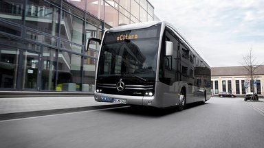 Der vollelektrisch angetriebene Stadtbus Mercedes-Benz eCitaro mit Batterien der neuesten Generation