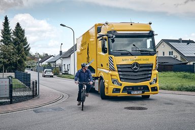 Mercedes-Benz Trucks Sideguard Assist