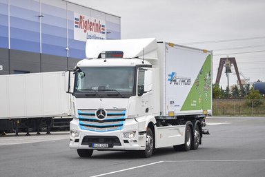 Mercedes-Benz Trucks zieht Zwischenbilanz: Elektro-Lkw eActros seit über einem Jahr erfolgreich im Kundeneinsatz