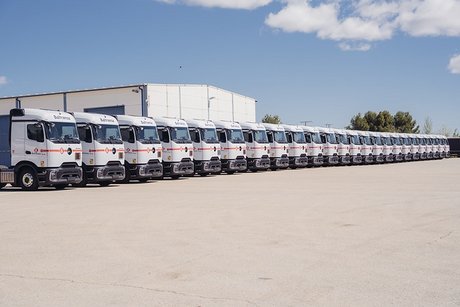 Der spanische Logistiker Baltransa verstärkt seine Flotte mit 25 neuen Mercedes Benz Actros L ProCabin