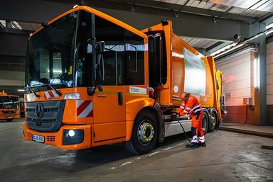 Mornings remain quiet in Karlsruhe – 18 new battery-electric Mercedes-Benz eEconic vehicles for waste disposal