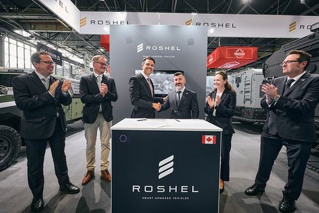 Daimler Truck und Roshel schließen strategische Partnerschaft auf der Eurosatory 2026 