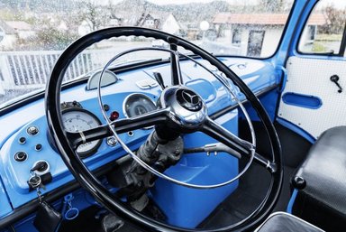 Mercedes-Benz Trucks auf der „Retro Classics 2018“: Historische Spezialisten für alle Transportarten