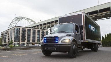 Kunden für Testflotte in den USA: Penske Truck Leasing und NFI Industries testen ab Ende 2018 erste elektrische Freightliner-Modelle