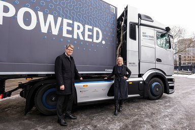 Hauptstadtbesuch: Daimler Truck präsentiert neuen Brennstoffzellen-Lkw und betont Zusammenarbeit zwischen Politik und Industrie bei Dekarbonisierung