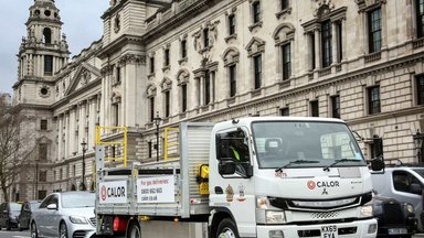 FUSO eCanter liefert Gasflaschen in der Londoner Ultra-Niedrig-Emissions-Zone (ULEZ)
