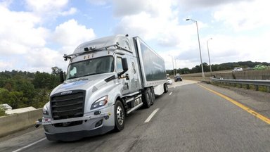 Daimler Trucks bringt ersten hochautomatisierten Lkw auf die Straße