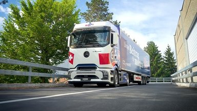 Full charge for the future: the first eActros 600 on the road in Europe’s fleets