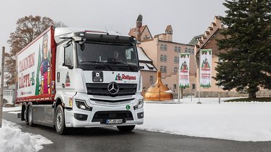 Electric power for the holiday season: Rothaus Brewery transports black forest fir to Brussels with the eActros 600