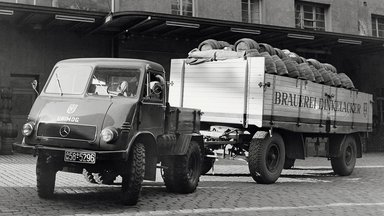 Unimog hilft beim Durst löschen