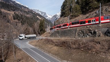 Next generation fuel cell truck: Daimler Truck tests first prototypes in the Swiss Alps