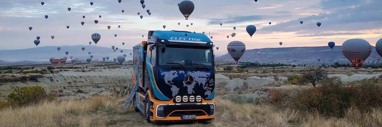 The eActros 600 in the heart of Cappadocia, Türkiye.