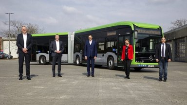Premiere für den eCitaro G mit neuen Lithium-Ionen-Batterien: Mercedes-Benz liefert erste vollelektrisch angetriebene Gelenkbusse an die ÜSTRA in Hannover aus