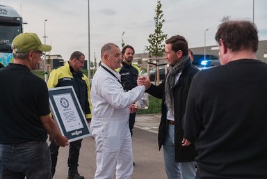 Großes Hallo in Halberstadt: eActros 600 fährt 30 Kilometer rückwärts auf öffentlichen Straßen zum Global Parts Center