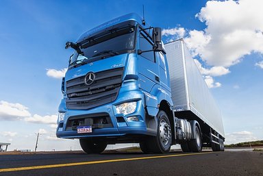 Mercedes-Benz Trucks introduces new extra-heavy truck Axor for Brazilian market