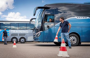 Perfect use of revolutionary assistance systems from Setra TopClass and ComfortClass
