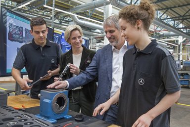 100 	Jahre Nachwuchsförderung: Berufsausbildung im Mercedes-Benz Werk Gaggenau feiert Jubiläum