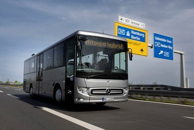 Der kompakte Überlandbus Mercedes-Benz Intouro K hybrid