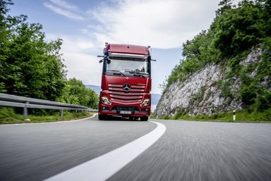 Predictive Powertrain Control (PPC) – 10 Fragen und Antworten zum vorausschauenden Tempomaten von Mercedes-Benz Trucks