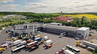 Bereit für E-Lkw und E-Busse: Daimler Truck erweitert seinen Standort für Vertrieb und Service in Würzburg