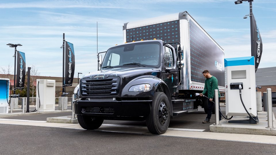 Freightliner eM2 vollelektrischer mittelschwerer Lkw