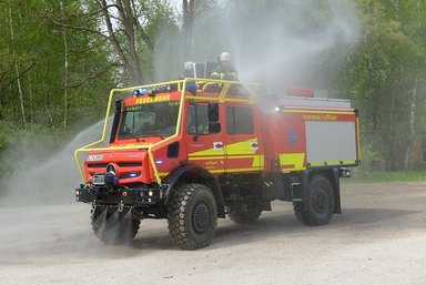 Unimog U 5023 auf der RETTmobil 2023: Mercedes-Benz Special Trucks präsentiert innovatives Tanklöschfahrzeug für Waldbrandbekämpfung und Katastropheneinsatz