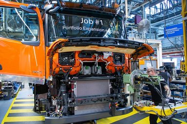 Elektro-Portfolio wächst: Mercedes-Benz Trucks startet Produktion neuer eActros 400-Generation im Werk Wörth