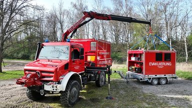 26 multifunktionale Unimog mit Kran heben hessischen Bevölkerungsschutz auf neues Level