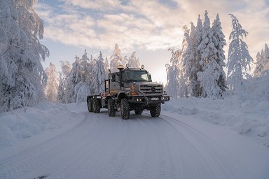 Green light at the Arctic Circle: Daimler Truck defence vehicles pass winter testing on ice and snow