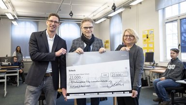 Daimler Trucks spendet 25.000 Euro für sehbehinderte Schülerinnen und Schüler