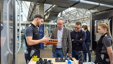 Welcome on board: Daimler Truck Board Member responsible for Human Resources, Jürgen Hartwig, welcomes new apprentices and dual students at the Mannheim site