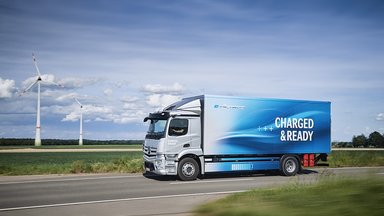 Hier fahren die neuesten Lkw von Mercedes-Benz Trucks: unterwegs mit dem vollelektrischen eActros und der neuesten Generation des  Actros L