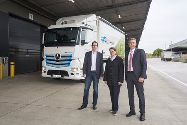 Mercedes-Benz Trucks zieht Zwischenbilanz: Elektro-Lkw eActros seit über einem Jahr erfolgreich im Kundeneinsatz