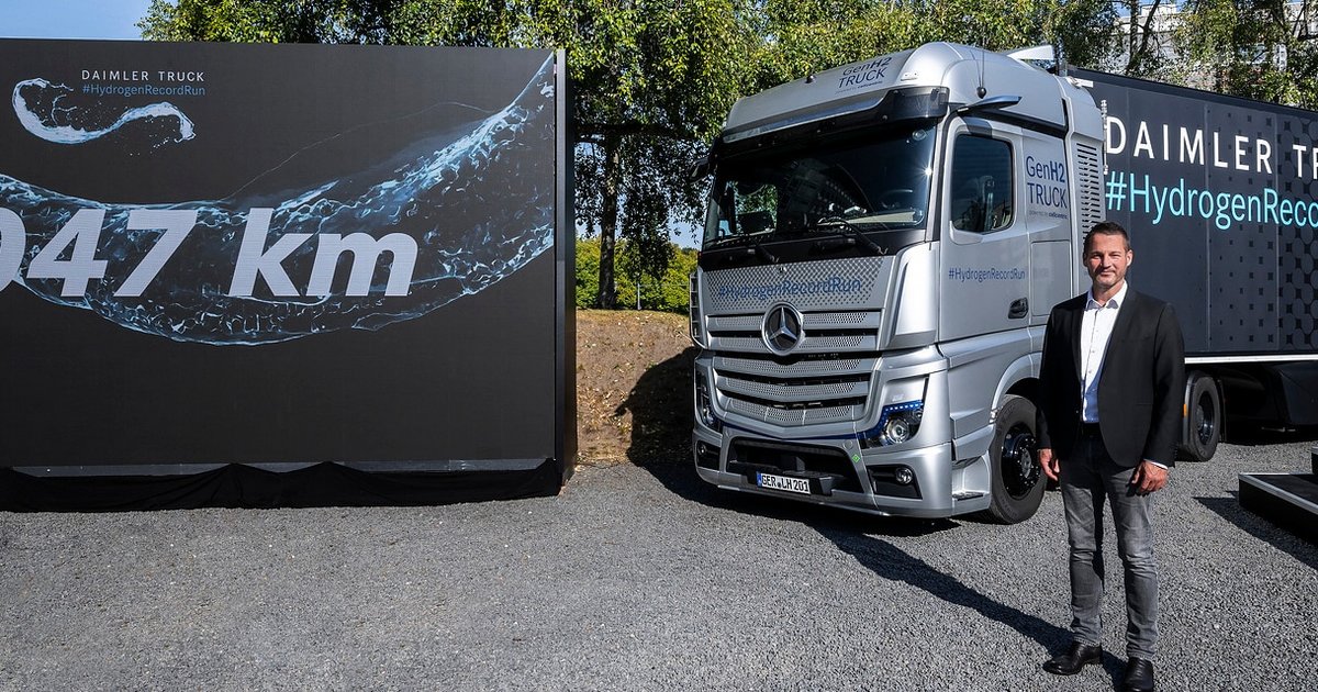www.daimlertruck.com