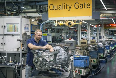 Fertigung von schweren Lkw-Getrieben im Mercedes-Benz Werk Gaggenau (Werkteil Rastatt)