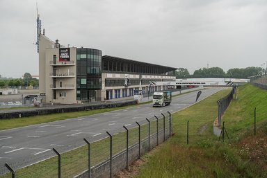 Mercedes-Benz Trucks bricht GUINNESS WORLD RECORDS™-Weltrekord mit eActros 600