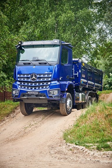 Mercedes-Benz Trucks: Baupower auf jedem Terrain