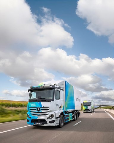 Gruppenbilder: Mercedes-Benz eActros 400 / eActros 600 / Actros L
