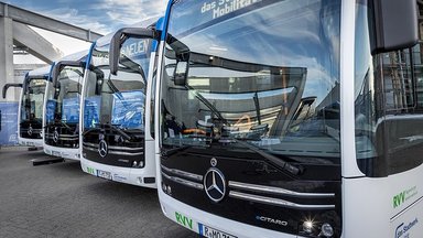 Weiterer Ausbau der Elektromobilität: acht eCitaro Gelenkbusse für Regensburg ausgeliefert